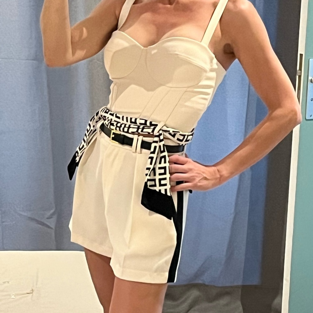 Couture Italian bustier top & matching short w. leather belt cruise collection